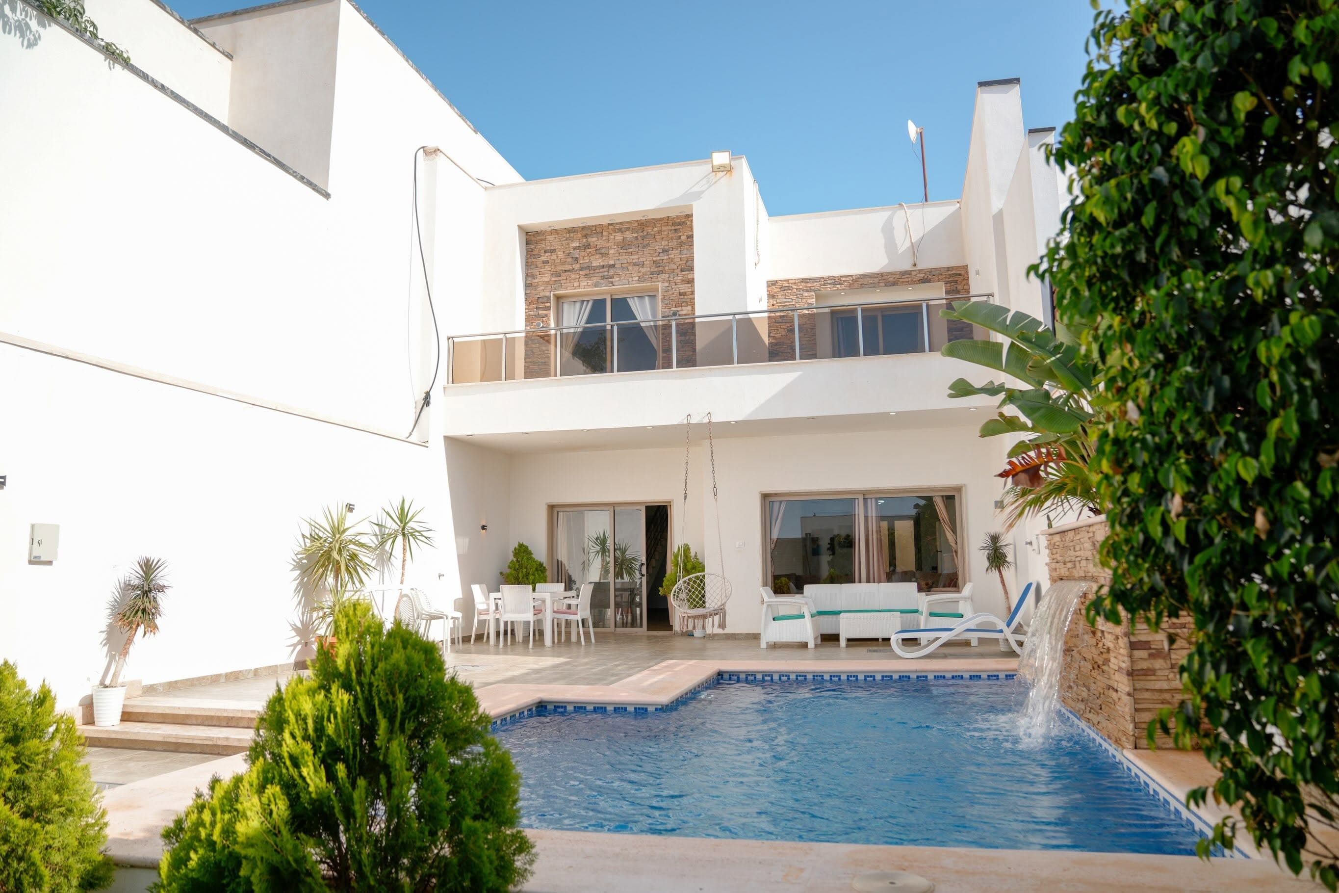 Villa Oasis à Zéralda — Un jardin à piscine privée conçu pour les longs étés.